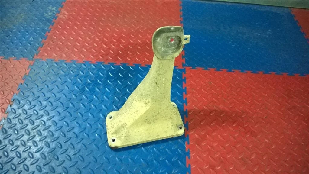 кронштейн двигателя BMW X5 E53 22111097000  M54B30 231 лс 3.0i 2005 ESTORILBLAU 335 ЭСТОРИЛ СИНИЙ