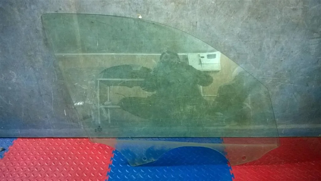 стекло двери BMW X3 F25  N55B30A 306 лс 3.0i