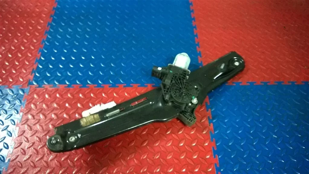 стеклоподъемник BMW X3 F25 51357382138  N55B30A 306 лс 3.0i 2011 MINERAL SILVER (A14)