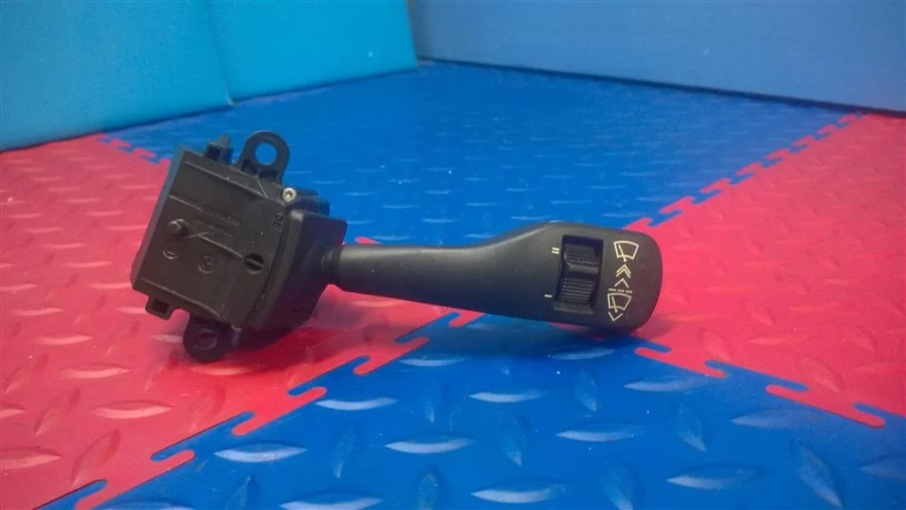 переключатель подрулевой BMW X3 E83  N47D20A 177лс 2.0D