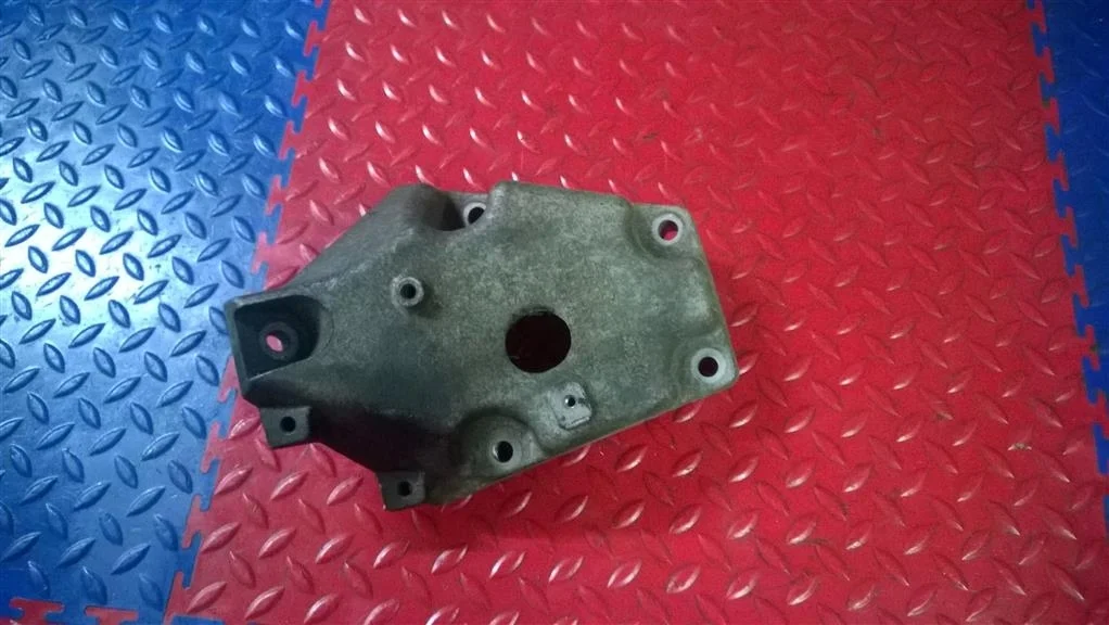 кронштейн двигателя BMW X3 E83 22113451673  N47D20A 177лс 2.0D 2008 Серебристосерый металлик А08