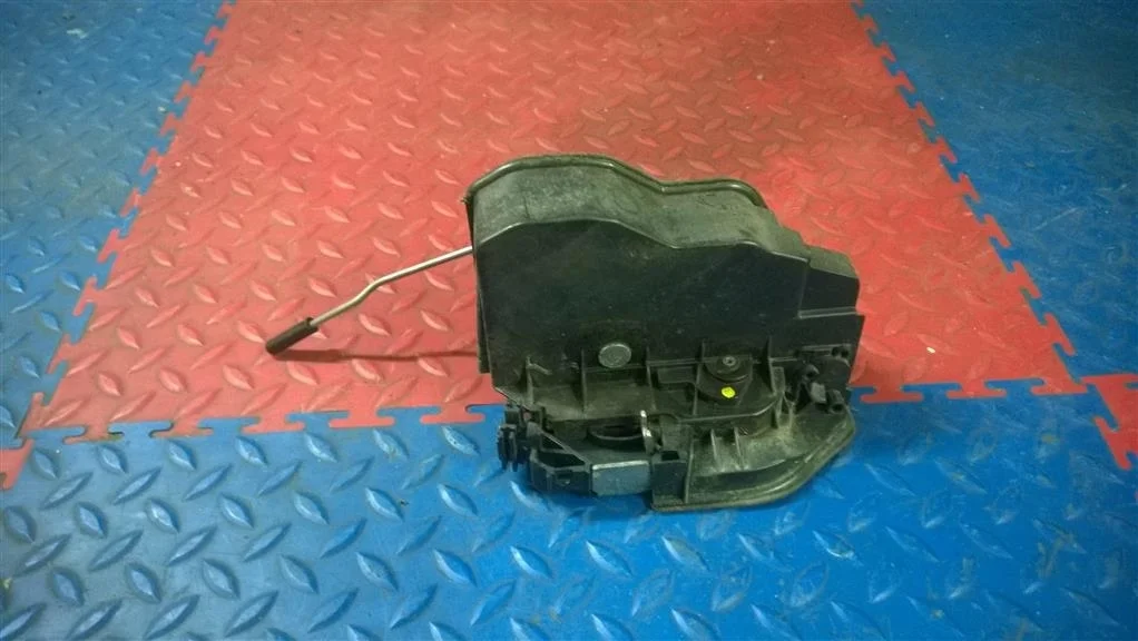 замок двери BMW 5-серия E60/E61  N47D20A 177 лс 520D