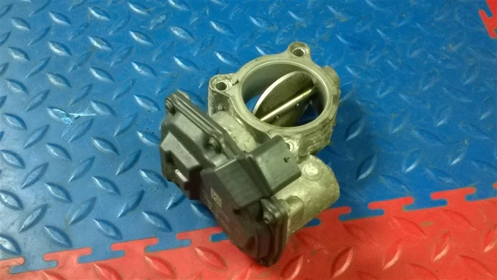 дроссельная заслонка BMW X3 F25  N47D20C 184 лс 2.0D