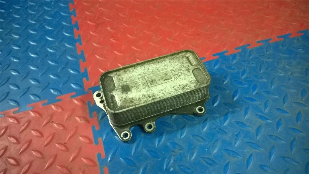 радиатор масляный BMW X3 F25  N47D20C 184 лс 2.0D