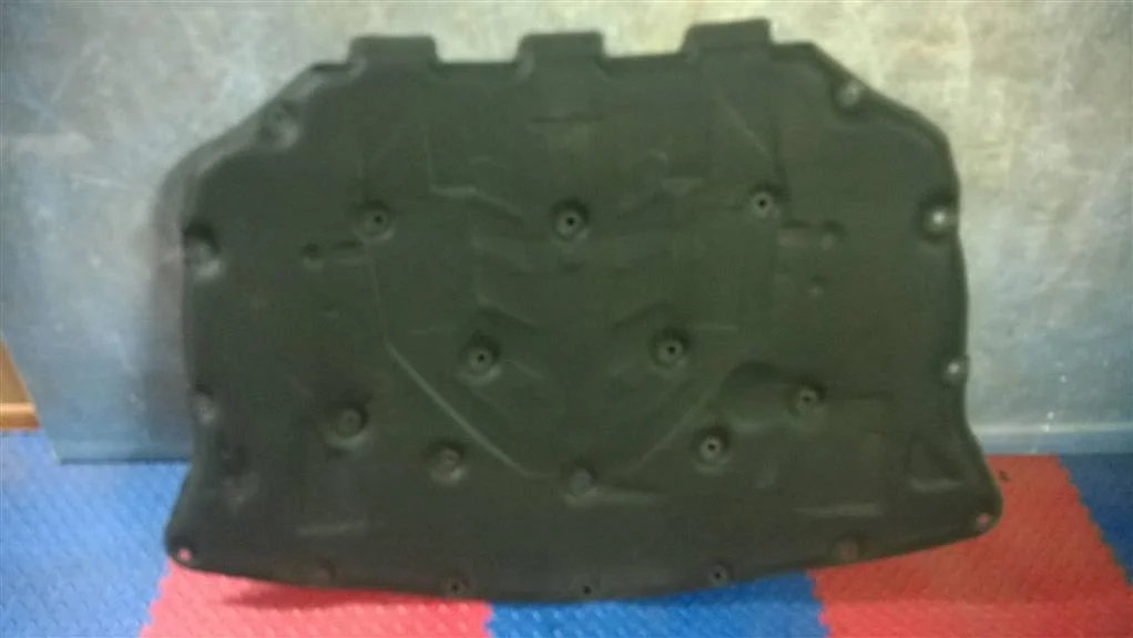 шумоизоляция капота BMW 5-серия F10/F11 51486989301  N47D20C 184 лс 520d 2011 BLACK SAPPHIRE METALLIC (475)