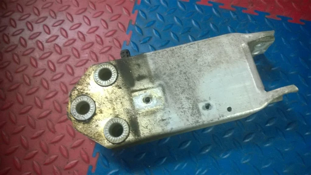 кронштейн усилителя переднего бампера BMW 5-серия F10/F11  N47D20C 184 лс 520d