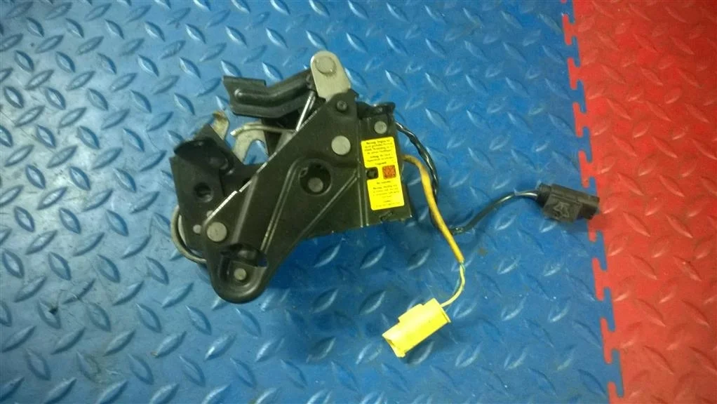 замок капота BMW 5-серия F10/F11  N47D20C 184 лс 520d