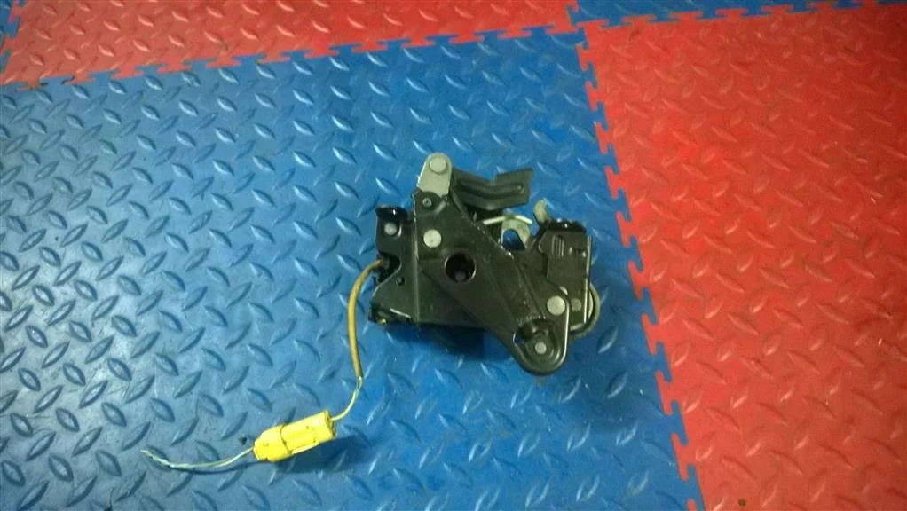 замок капота BMW 5-серия F10/F11  N47D20C 184 лс 520d