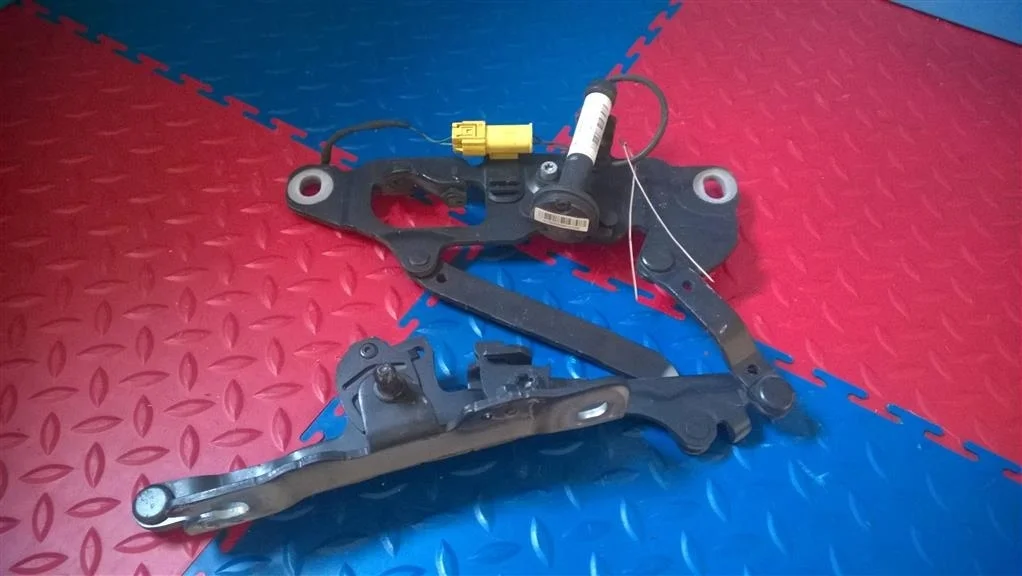 петля капота BMW 5-серия F10/F11 41007270884  N47D20C 184 лс 520d 2011 BLACK SAPPHIRE METALLIC (475)