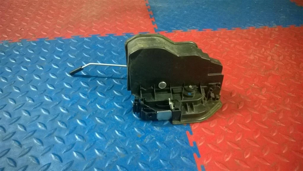 замок двери BMW 5-серия F10/F11  N47D20C 184 лс 520d