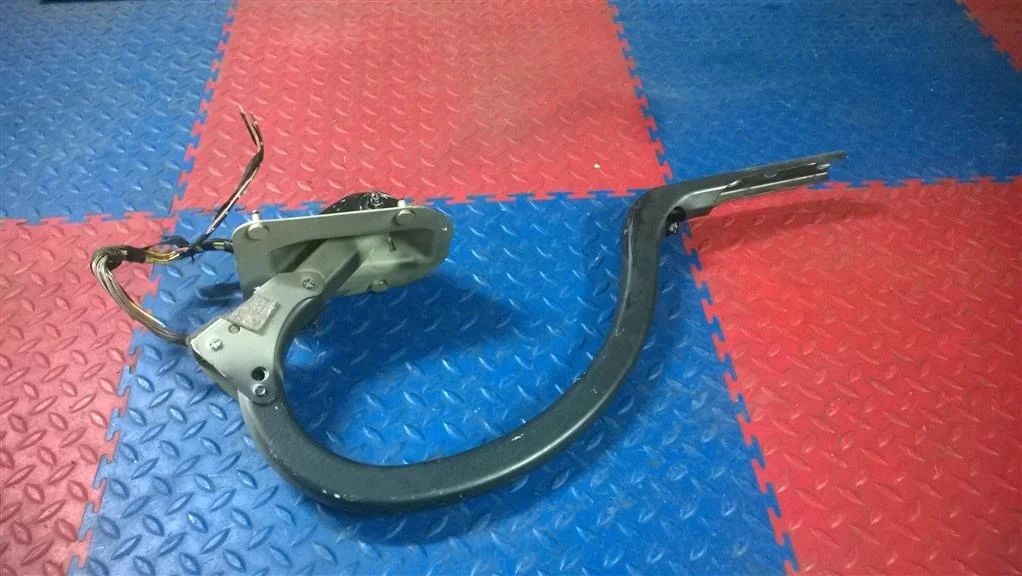 петля багажника BMW 5-серия F10/F11 41627204238  N47D20C 184 лс 520d 2011 BLACK SAPPHIRE METALLIC (475)