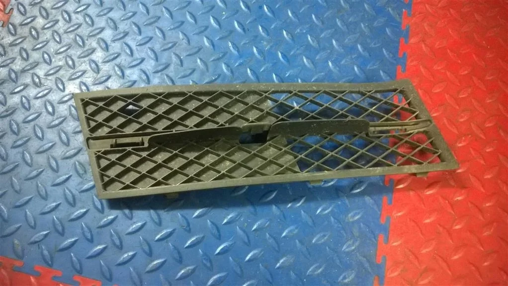 решетка в бампер BMW 5-серия F10/F11  N47D20C 184 лс 520d