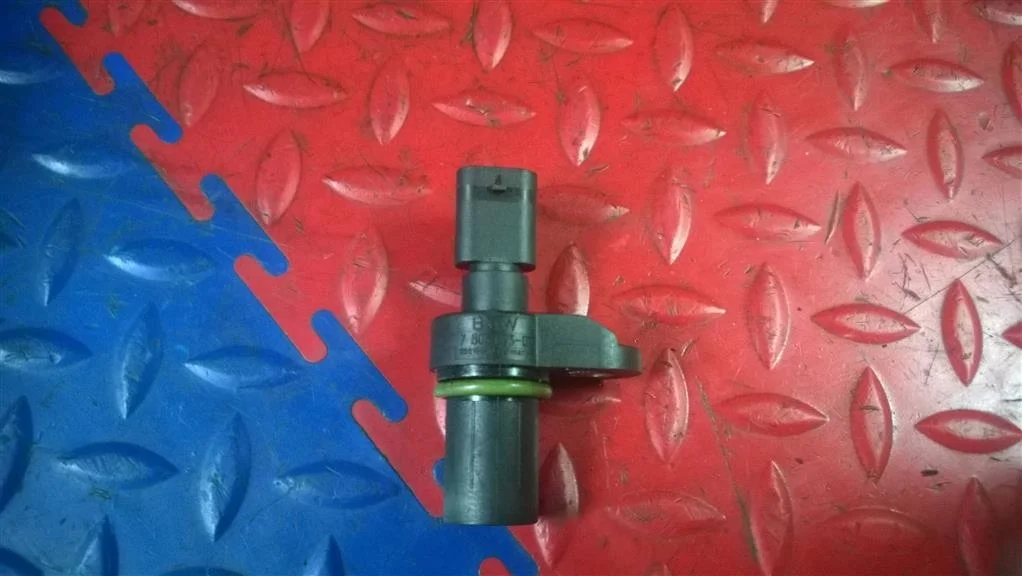 датчик положения распредвала BMW 5-серия F10/F11 13627803093  N47D20C 184 лс 520d 2011 BLACK SAPPHIRE METALLIC (475)