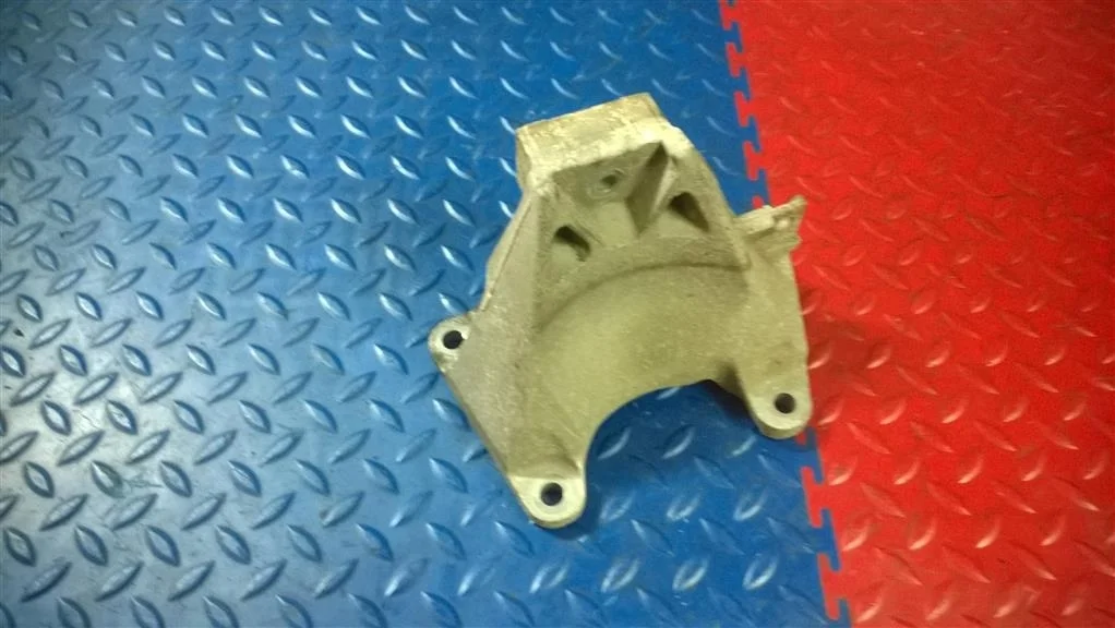 кронштейн кпп BMW 5-серия F10/F11  N47D20C 184 лс 520d