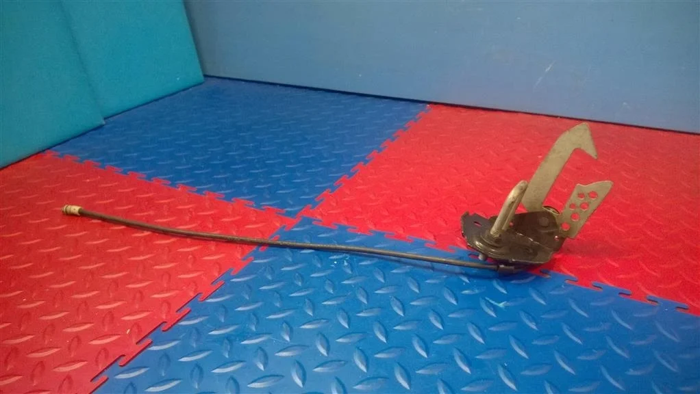 крюк капота BMW 5-серия F10/F11  N47D20C 184 лс 520d