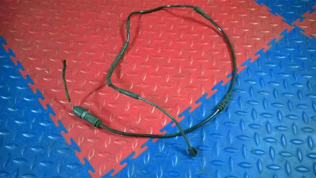 датчик износа колодок BMW 5-серия F10/F11  N47D20C 184 лс 520d