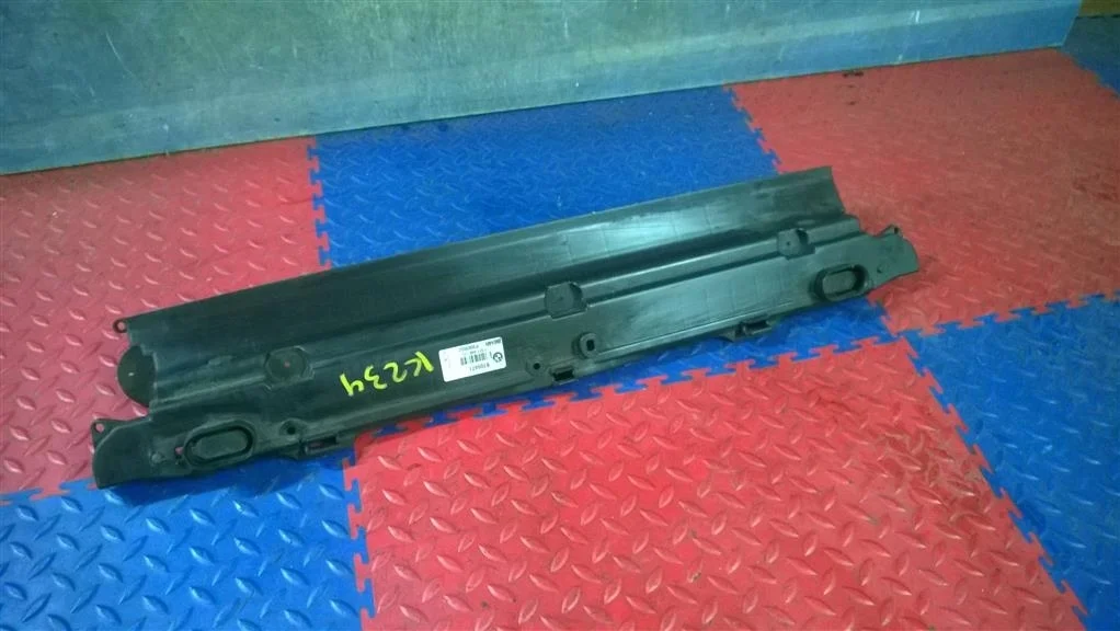 рамка радиатора часть BMW 5-серия E60/E61  N53B30A 218 kc 525i