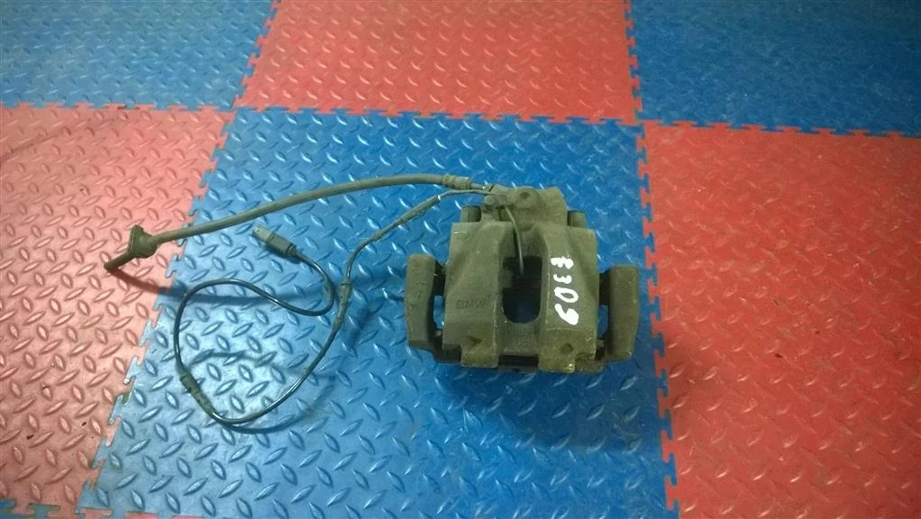 суппорт BMW X3 F25 34106790921  N47D20C 184 лс 2.0D 2011 BLACK SAPPHIRE METALLIC (475)