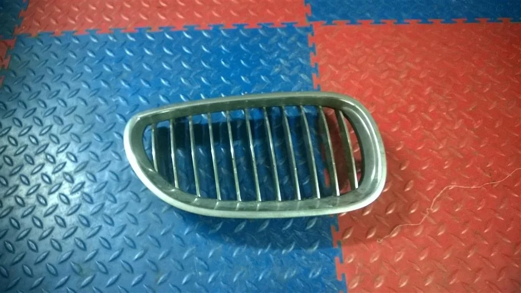 решетка радиатора BMW 5-серия E60/E61  N53B30A 218 kc 525i