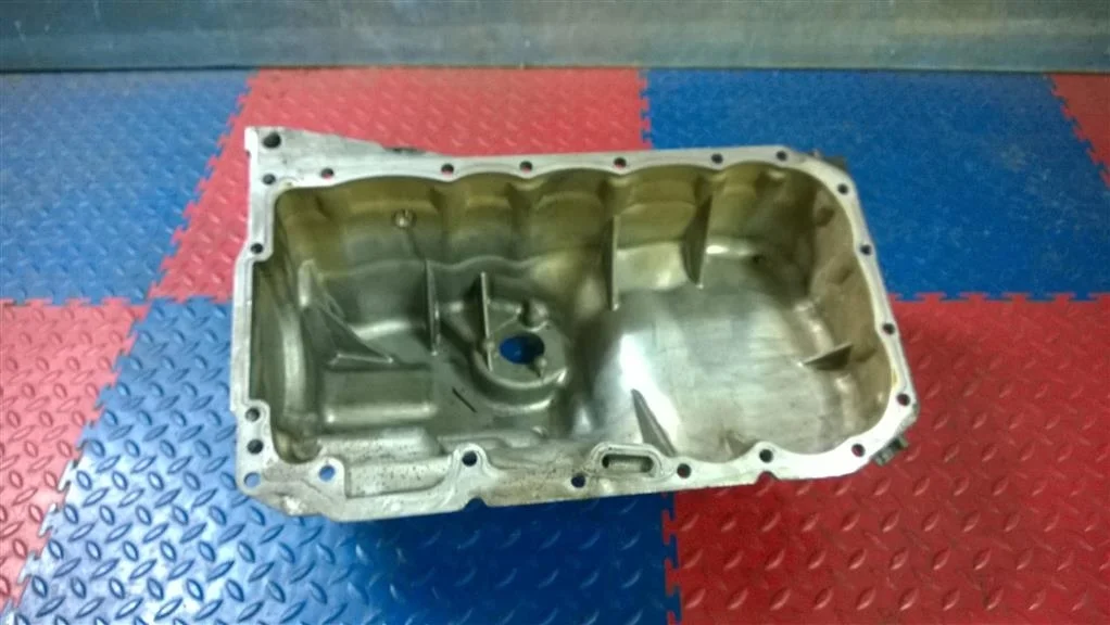 поддон масляный двигателя BMW 5-серия E60/E61 11137803071  N47D20A 177 лс 520d 2008 TIEFSEEBLAU METALLIC (A76)