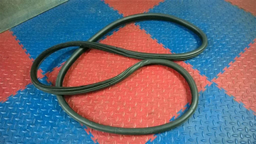 уплотнитель двери на кузове BMW 5-серия F10/F11  N47D20C 184 лс 520d