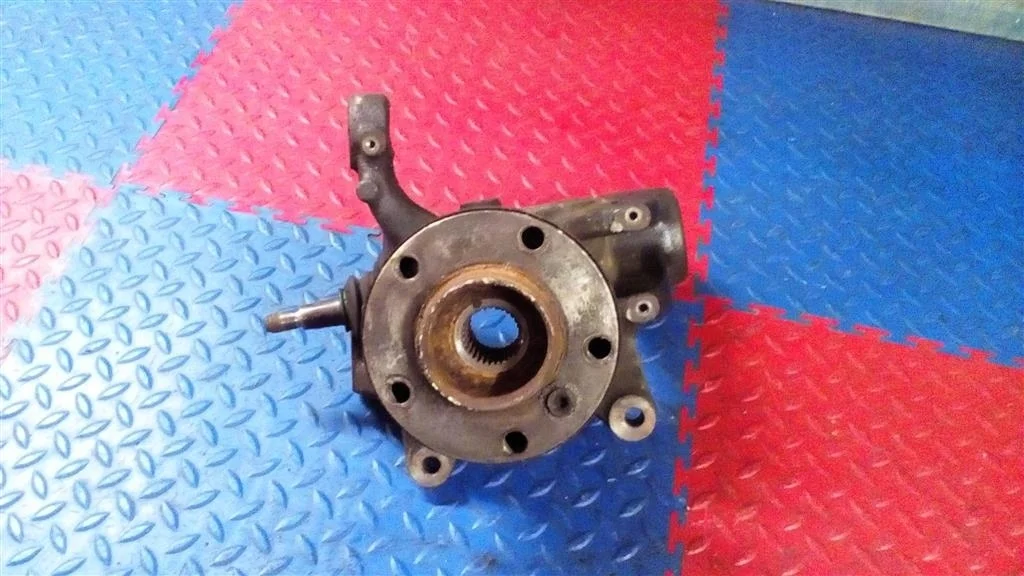 кулак поворотный BMW X3 E83 31213450557  N47D20A 177лс 2.0D 2008 TITANSILBER METALLIC (354)