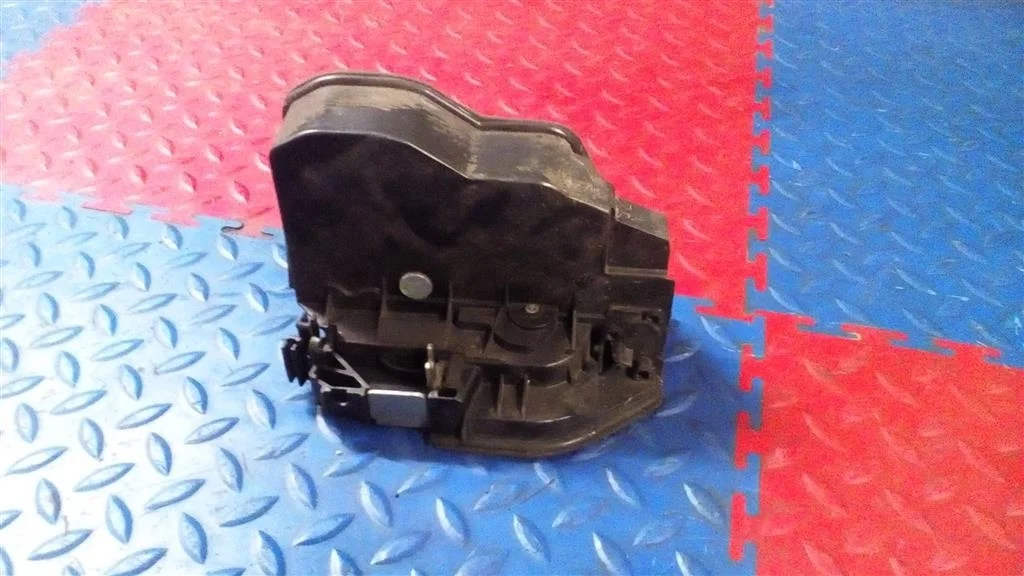 замок двери BMW X3 E83  N47D20A 177лс 2.0D