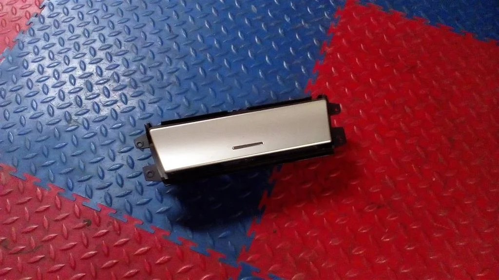 пепельница BMW X5 E53 51168402967  M54B30 231 лс 3.0i 2003 TITANSILBER METALLIC (354)