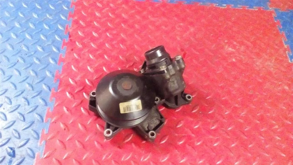 насос водяной помпа BMW X3 E83  N47D20A 177лс 2.0D