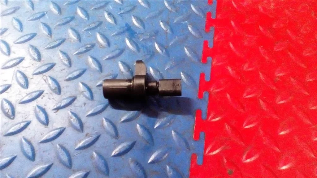 датчик положения распредвала BMW X3 E83 13627803093  N47D20A 177лс 2.0D 2008 TITANSILBER METALLIC (354)