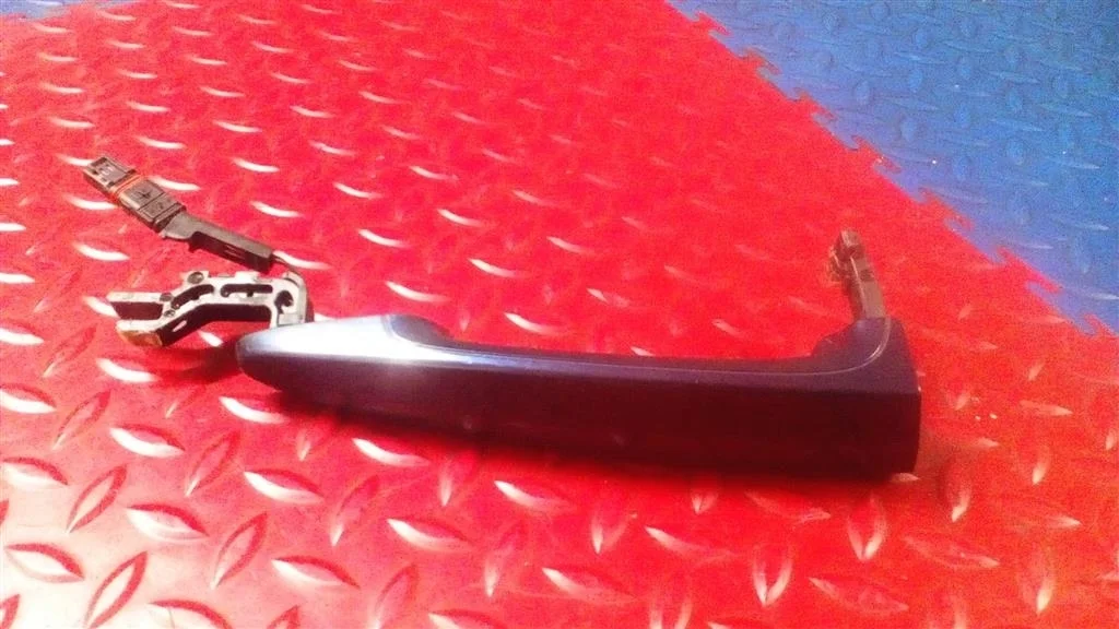 ручка двери наружная BMW X3 F25 51217207562  N20B20A 245 лс 2.0i 2012 TIEFSEEBLAU METALLIC (A76)