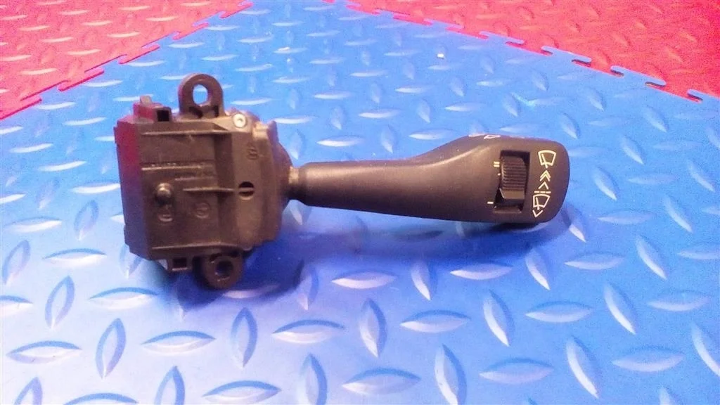 переключатель подрулевой BMW X3 E83  N47D20A 177лс 2.0D