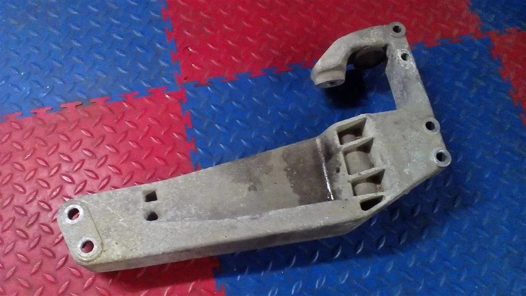 кронштейн кпп BMW X3 F25  N20B20A 245 лс 2.0i