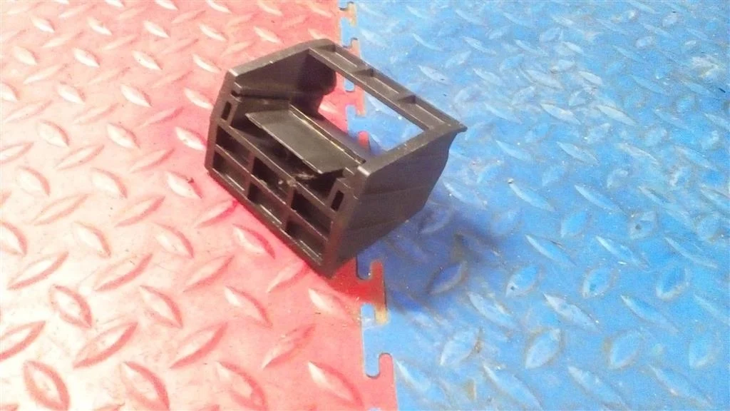 кронштейн радиатора BMW X5 E70  M57N2 306d3 235 лс