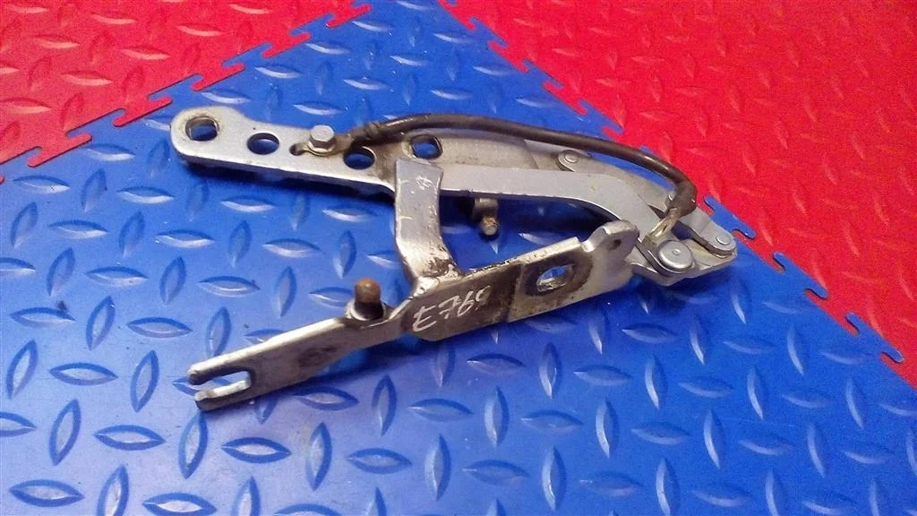 петля капота BMW X3 E83 41613452843  M54B30 231лс 3.0i 2004 BLUE WATER SILVER (896)