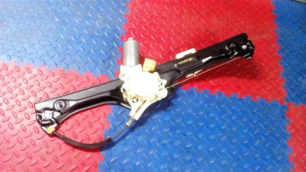 стеклоподъемник BMW X5 E70 51357166381  N52B30 272лс 3.0i 2008 ALPINE WHITE (Белоснежный) (300)