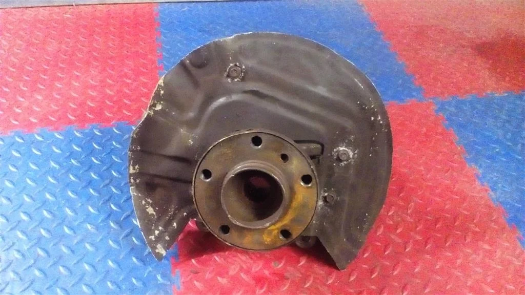 кулак поворотный BMW X3 E83 31213450557  N47D20A 177лс 2.0D 2008 BLACK SAPPHIRE METALLIC (475)