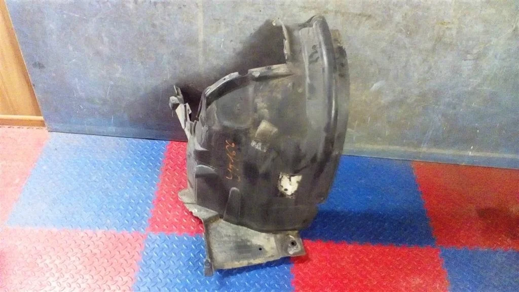 подкрылок  часть BMW X5 E70 51717169414  N52B30 272лс 3.0i 2008 ALPINE WHITE (Белоснежный) (300)