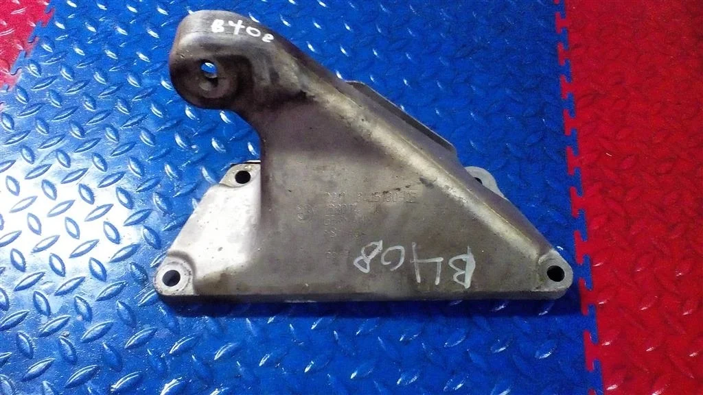 кронштейн двигателя BMW X3 E83  N52B30 272лс 3.0i