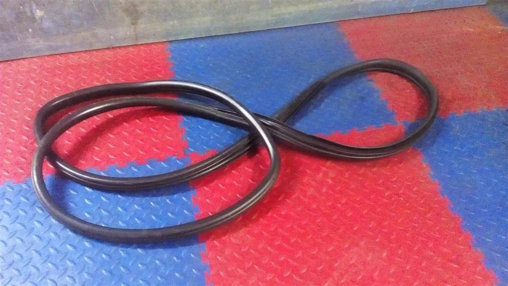 уплотнитель двери на кузове BMW X5 E70 51767333814  M57N2 306d3 235 лс 2007 TITANSILBER METALLIC (354)