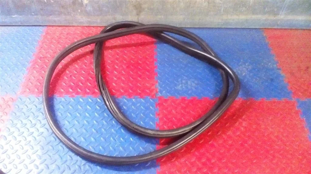 уплотнитель двери на кузове BMW X5 E70 51767333814  M57N2 306d3 235 лс 2007 TITANSILBER METALLIC (354)