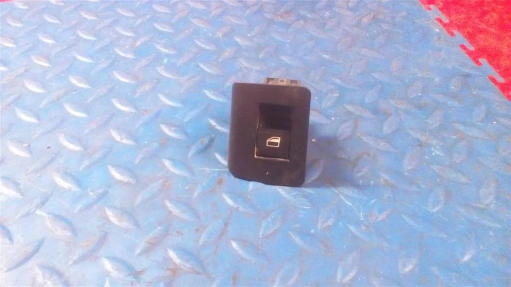 кнопка стеклоподъемника BMW X5 E53  M62B44 286 лс 4.4i