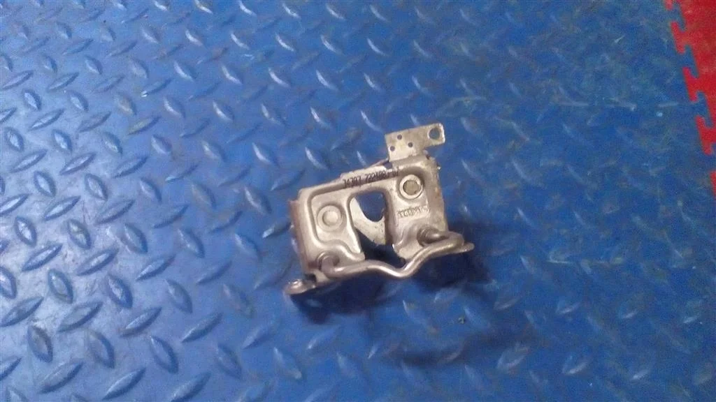 замок капота BMW X3 F25  N20B20A 245 лс 2.0i