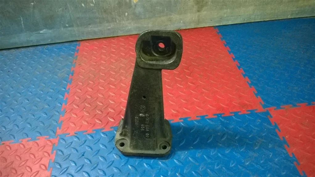 кронштейн двигателя BMW X5 E53  M57/TU 218 лс 3.0d