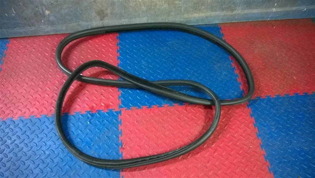 уплотнитель двери на кузове BMW X5 E70 51767333814  N52B30 272лс 3.0i 2008 ALPINE WHITE (Белоснежный) (300)