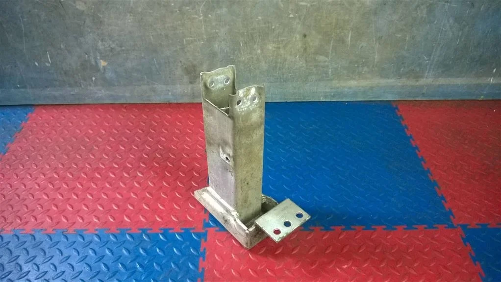 кронштейн усилителя переднего бампера BMW X3 E83 51113448461 Рест  N47D20C 177лс. 2.0D 2009 SPACEGRAU METALLIC ( A52 )