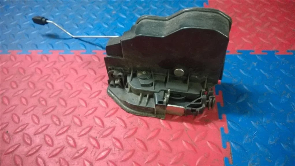 замок двери BMW X3 E83  N47D20C 177лс. 2.0D