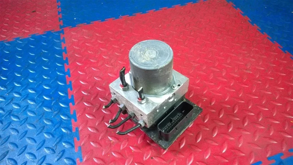 блок abs насос BMW X3 E83  N47D20C 177лс. 2.0D