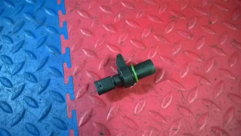 датчик положения распредвала BMW X3 E83 13627803093  N47D20C 177лс. 2.0D 2009 SPACEGRAU METALLIC ( A52 )