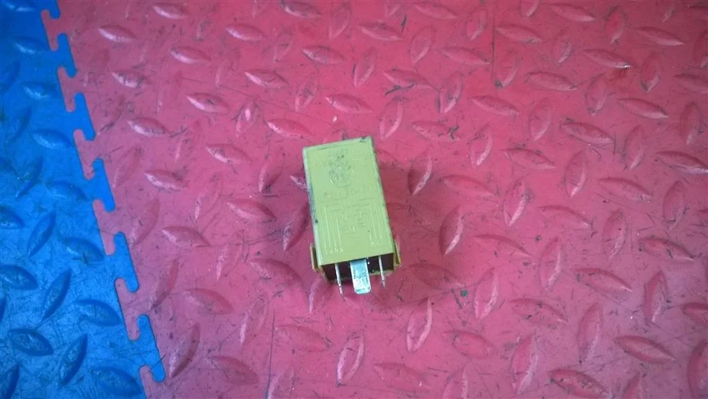 реле BMW X3 E83  N47D20C 177лс. 2.0D